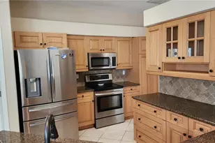 7319 38th Ct E, Sarasota, FL 34243 - Photo 9
