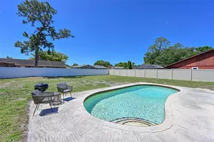 910 Plum Tree Ln, Sarasota, FL 34243 - Photo 17
