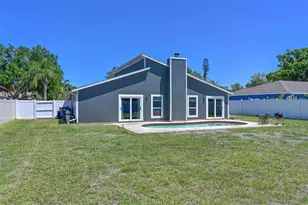 910 Plum Tree Ln, Sarasota, FL 34243 - Photo 19