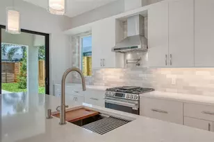 2225 Florinda St, Sarasota, FL 34231 - Photo 11