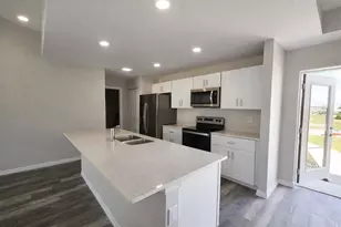 202 NW 25th Pl, Cape Coral, FL 33993 - Photo 3