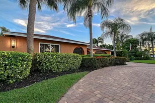 7137 Westmoreland Dr, Sarasota, FL 34243 - Photo 5