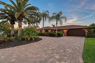 7137 Westmoreland Dr, Sarasota, FL 34243 - Photo 9