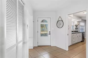 530 St Andrews Dr, Sarasota, FL 34243 - Photo 3