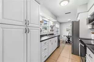 530 St Andrews Dr, Sarasota, FL 34243 - Photo 15