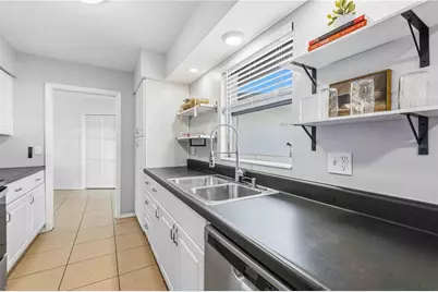 530 Saint Andrews Drive, Sarasota, FL 34243 - Photo 17