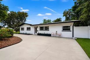 3755 Beach Dr SE, Saint Petersburg, FL 33705 - Photo 1