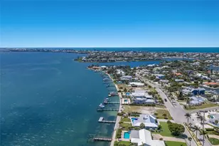 633 Key Royale Dr, Holmes Beach, FL 34217 - Photo 5