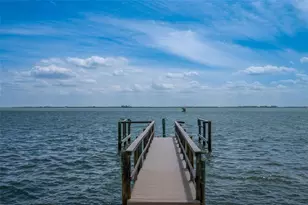 633 Key Royale Dr, Holmes Beach, FL 34217 - Photo 9
