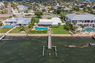 633 Key Royale Dr, Holmes Beach, FL 34217 - Photo 17