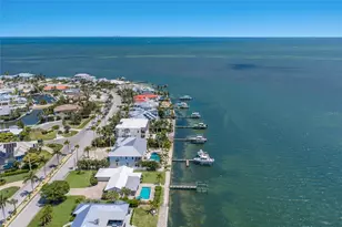 633 Key Royale Dr, Holmes Beach, FL 34217 - Photo 3