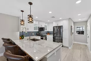 1080 W Peppertree Ln, Sarasota, FL 34242 - Photo 9