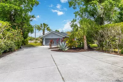 8021 Timber Lake Lane, Sarasota, FL 34243 - Photo 3