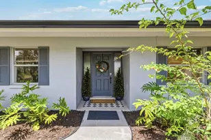 8021 Timber Lake Ln, Sarasota, FL 34243 - Photo 3