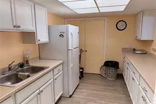 3621 Lake Bayshore Dr, Bradenton, FL 34205 - Photo 9