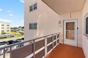 5623 80th St N, Saint Petersburg, FL 33709 - Photo 1