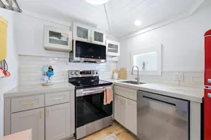 301 28th St W, Bradenton, FL 34205 - Photo 45