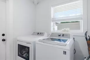 301 28th St W, Bradenton, FL 34205 - Photo 33