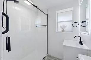 301 28th St W, Bradenton, FL 34205 - Photo 15