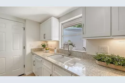 239 Hourglass Way #V7, Sarasota, FL 34242 - Photo 17