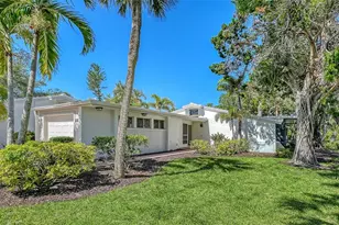 239 Hour Glass Way, Sarasota, FL 34242 - Photo 5