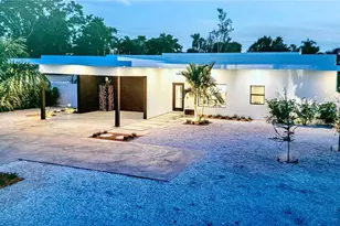 2306 Valencia Dr, Sarasota, FL 34239 - Photo 1