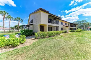5685 Gardens Dr, Sarasota, FL 34243 - Photo 3