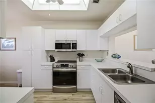 9630 Club S Cir, Sarasota, FL 34238 - Photo 7