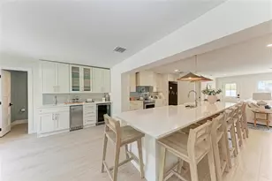 431 Island Cir, Sarasota, FL 34242 - Photo 13
