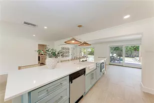 431 Island Cir, Sarasota, FL 34242 - Photo 17