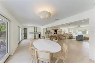 431 Island Cir, Sarasota, FL 34242 - Photo 19