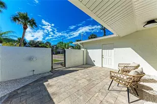 431 Island Cir, Sarasota, FL 34242 - Photo 5