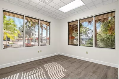 234 N Rhodes Avenue #105, Sarasota, FL 34237 - Photo 7