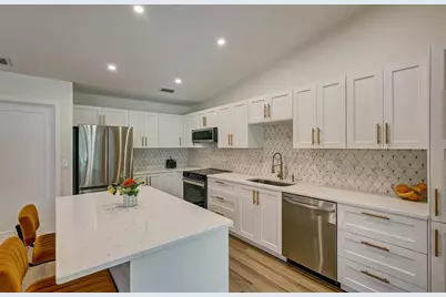 3925 Oakhurst Boulevard, Sarasota, FL 34233 - Photo 5