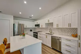 3925 Oakhurst Blvd, Sarasota, FL 34233 - Photo 5