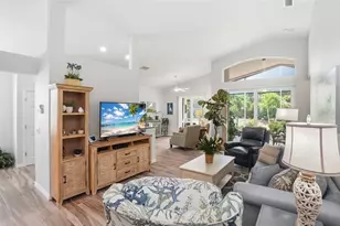 4222 65th Pl E, Sarasota, FL 34243 - Photo 3
