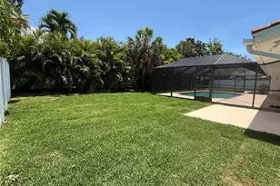 5569 Shadow Lawn Dr, Sarasota, FL 34242 - Photo 17