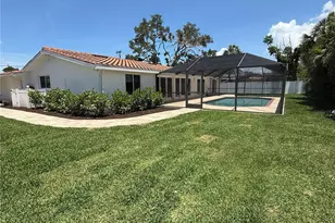 5569 Shadow Lawn Dr, Sarasota, FL 34242 - Photo 15
