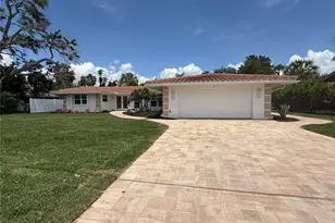 5569 Shadow Lawn Dr, Sarasota, FL 34242 - Photo 13
