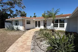 5569 Shadow Lawn Dr, Sarasota, FL 34242 - Photo 11