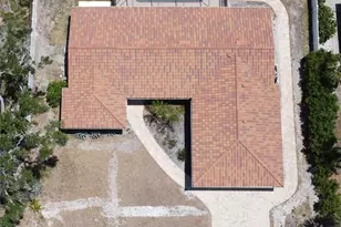 5569 Shadow Lawn Dr, Sarasota, FL 34242 - Photo 5