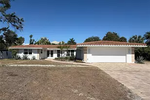 5569 Shadow Lawn Dr, Sarasota, FL 34242 - Photo 9