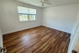 5569 Shadow Lawn Dr, Sarasota, FL 34242 - Photo 41