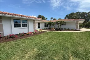 5569 Shadow Lawn Dr, Sarasota, FL 34242 - Photo 11