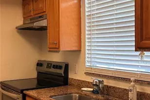 972 La Costa Cir, Sarasota, FL 34237 - Photo 5