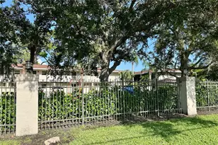 972 La Costa Cir, Sarasota, FL 34237 - Photo 1
