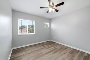 4266 67th Ave Cir E, Sarasota, FL 34243 - Photo 35