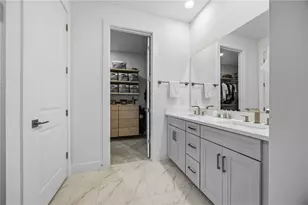 18652 Dayspring Pl, Venice, FL 34293 - Photo 21