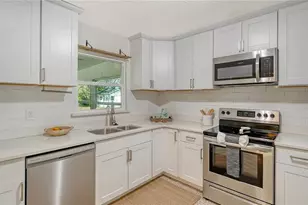 209 Briggs Ct, Sarasota, FL 34237 - Photo 11
