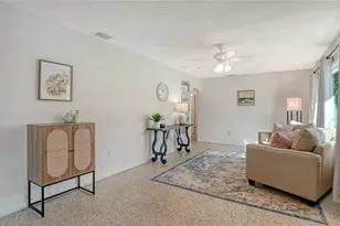 209 Briggs Ct, Sarasota, FL 34237 - Photo 3